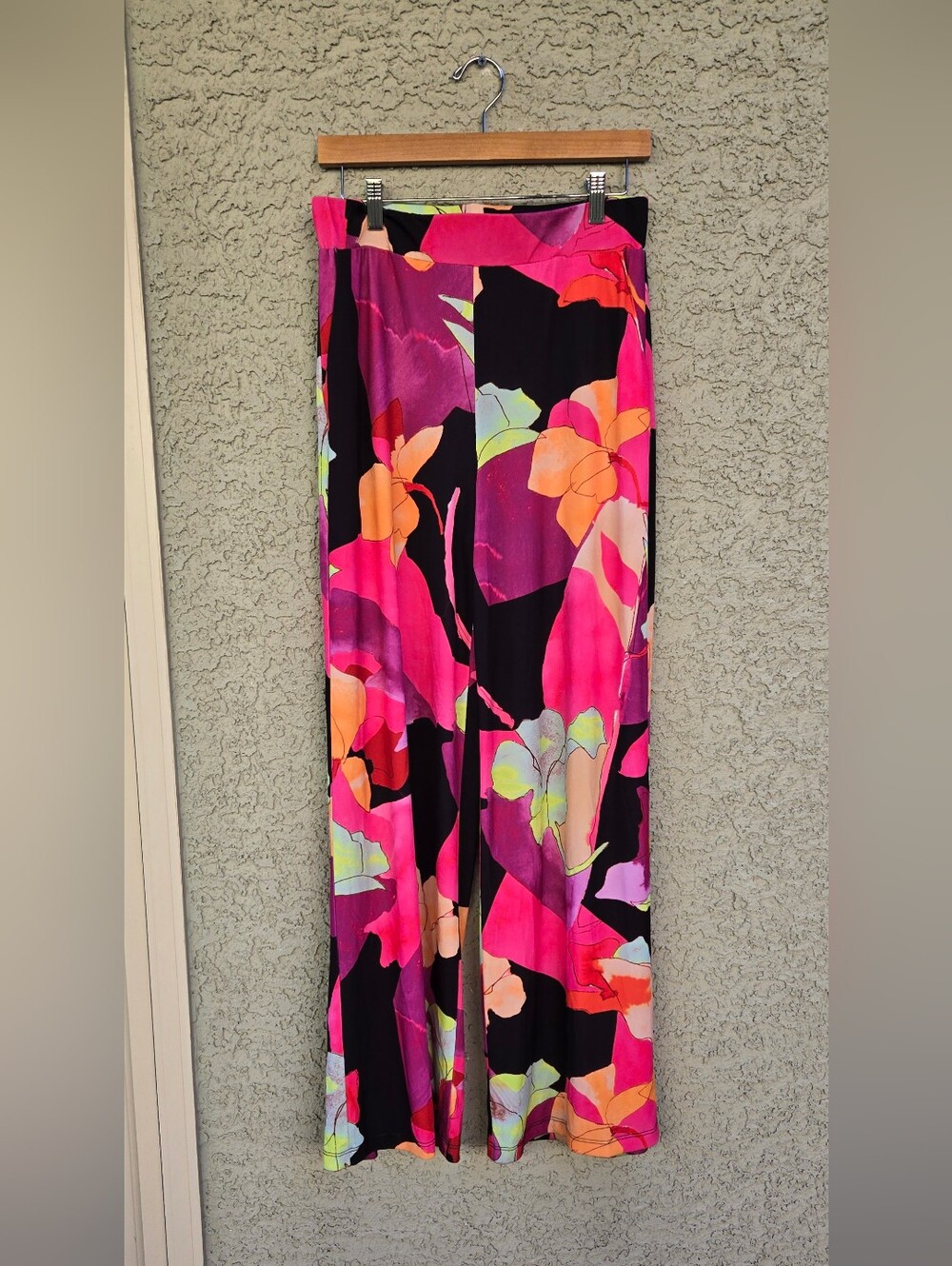Frank Lyman Design Vibrant Floral Wide-Leg Palazzo Pants - Hot Pink & Black